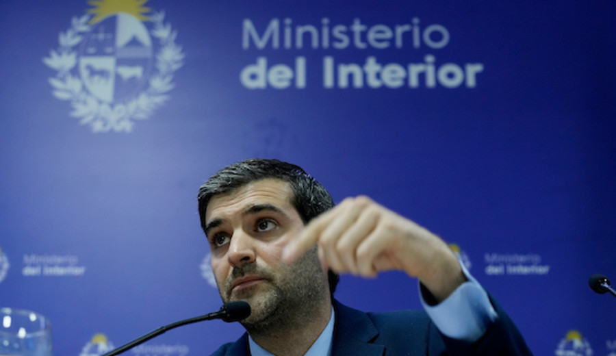 imagen de Dudas por “forma, momento y premura” de la millonaria compra directa de Martinelli, expresó ministro Negro