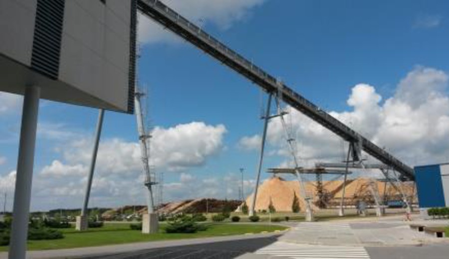 imagen de Derrame de ácido sulfúrico de UPM en puerto de Fray Bentos: Ministerio de Ambiente envía equipo técnico
