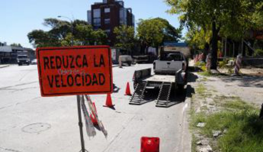 imagen de Obra de bacheo en pavimento de hormigón en Luis Alberto de Herrera