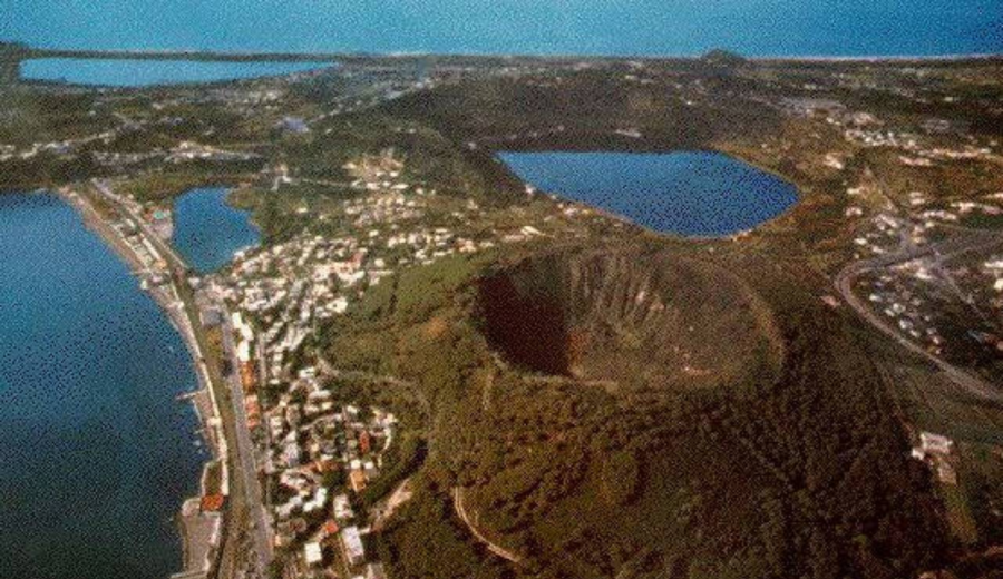 imagen de Italia se prepara para posibles evacuaciones tras el terremoto cercano a Nápoles