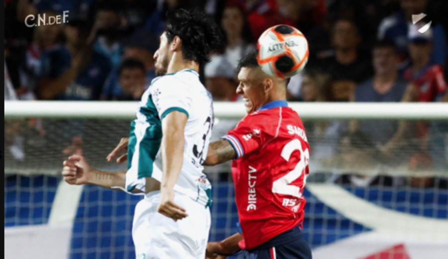 imagen de Nacional, sufriendo, le ganó por la mínima a Racing