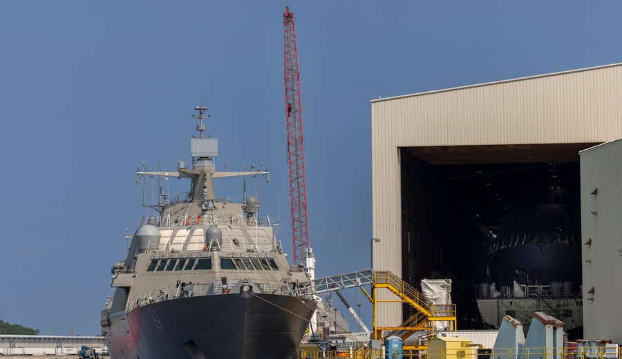 imagen de El buque de guerra USS Constellation expone los problemas de la Marina de EEUU frente al avance naval del régimen chino