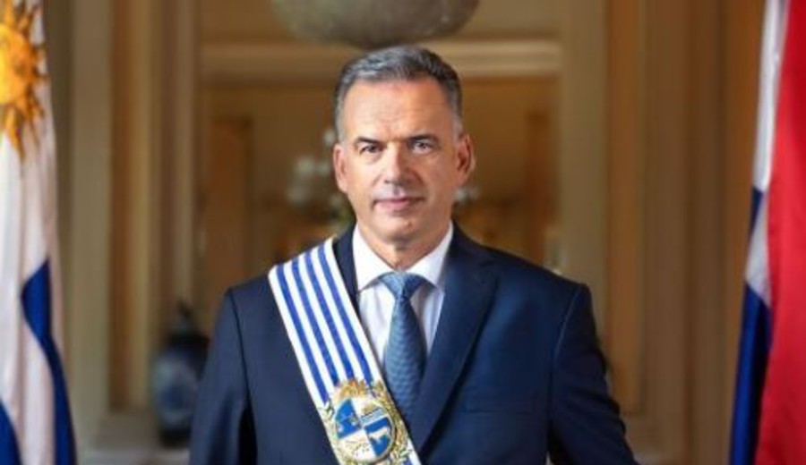 imagen de Se presentó el retrato oficial del presidente Yamandú Orsi