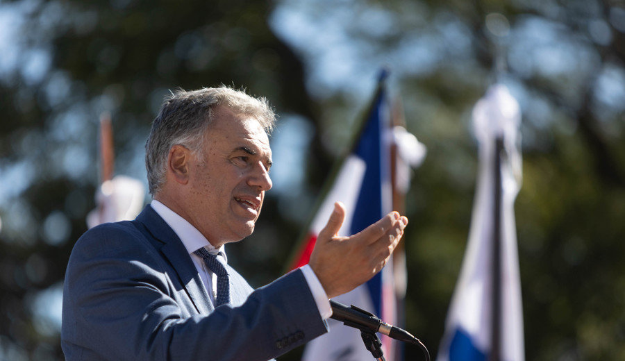 imagen de Yamandú Orsi: “Honrar a la patria es encontrar las cosas que nos unen y, a partir de ellas, caminar hacia adelante”