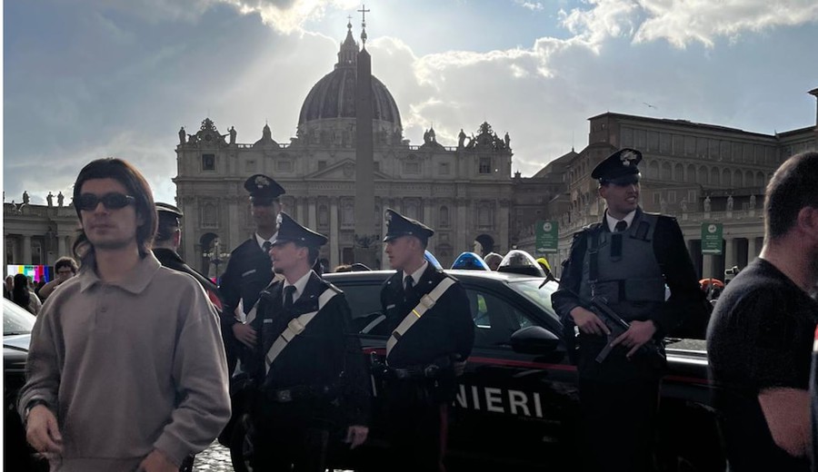 imagen de Roma se blinda para el funeral del Papa mientras los fieles abarrotan la plaza de San Pedro