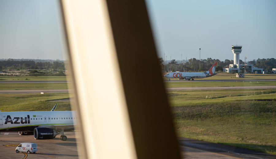 imagen de Aeropuerto de Carrasco: Falta de personal hace “absolutamente imposible” operación de nuevo sistema de aterrizaje