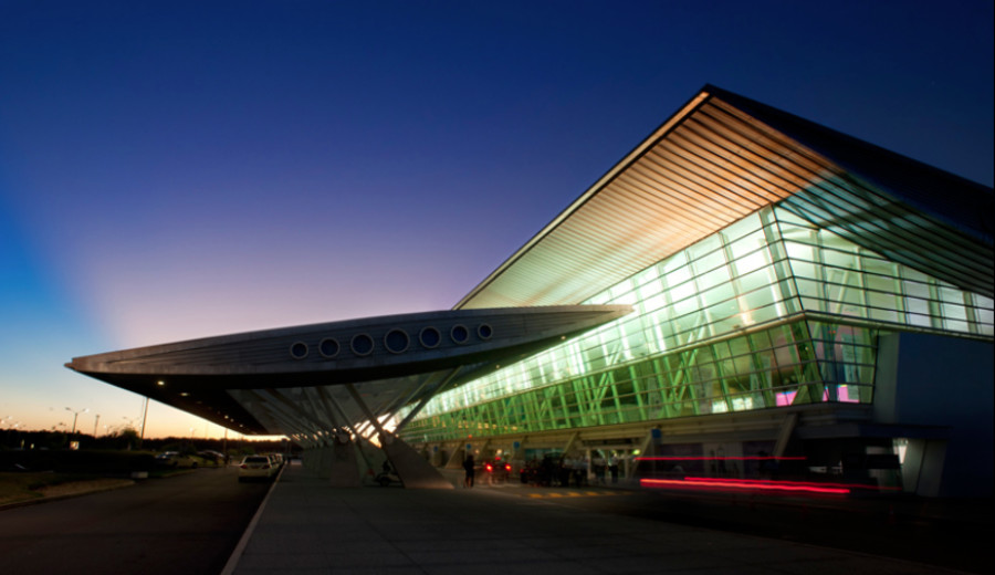 imagen de Aeropuerto de Punta del Este y agencia Travel Rock anuncian 18 vuelos chárter con 3 mil jóvenes en vacaciones de julio