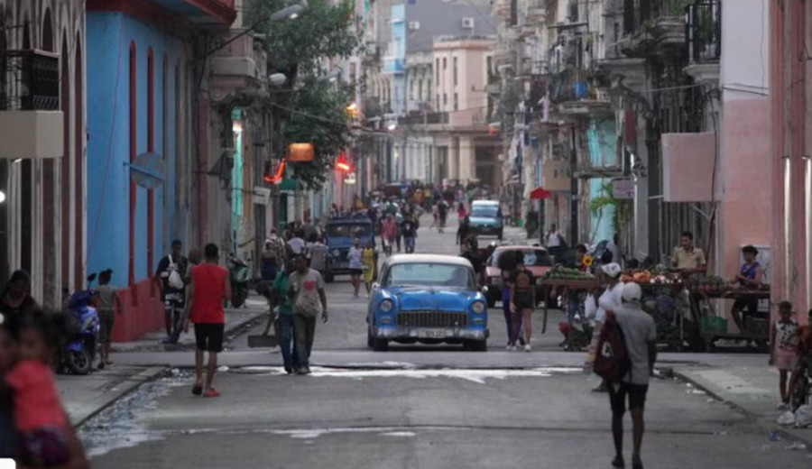 imagen de Cuba en bancarrota: una deuda externa impagable, inversiones congeladas y un régimen sin salida