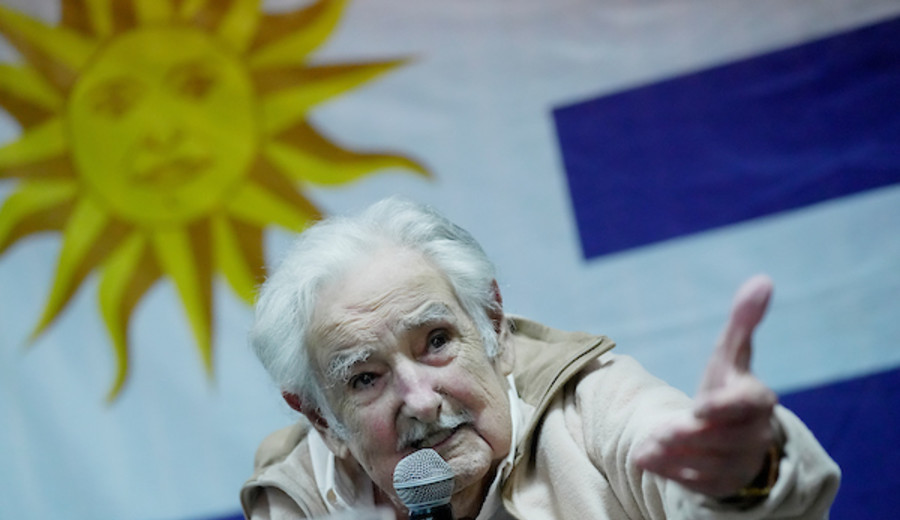 imagen de Mujica, el viento del sur. Eduardo de León