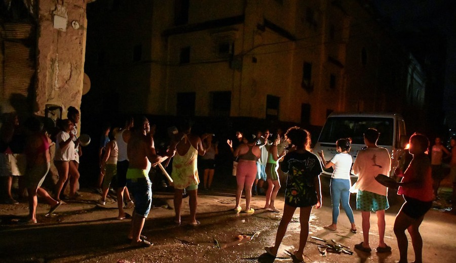 imagen de Nueva protesta en Cuba contra el régimen de Miguel Díaz-Canel por los constantes apagones: “¿Hasta cuándo el abuso?”