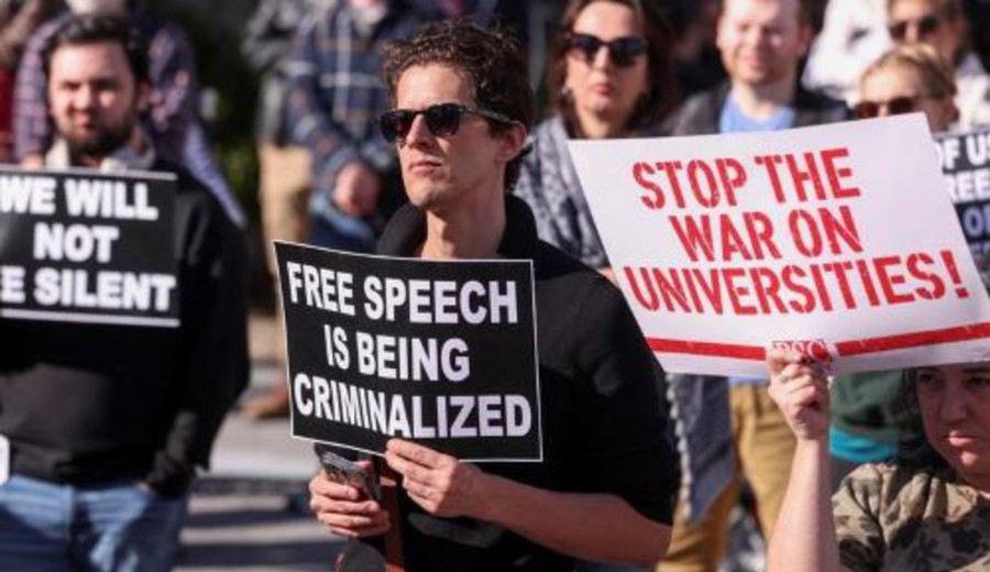 imagen de Trump amenaza quitarle tres mil millones a Harvard