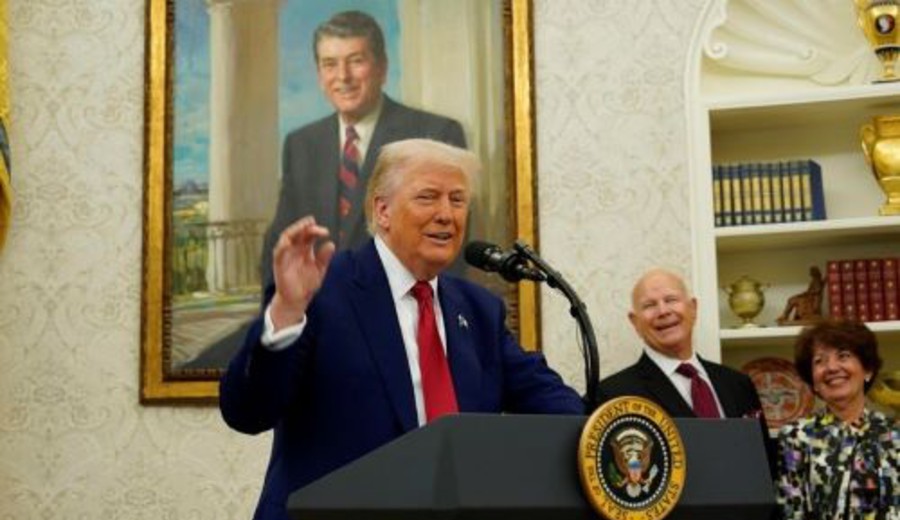 imagen de Donald Trump sonríe: otro fallo deja vigente a sus aranceles "por ahora"