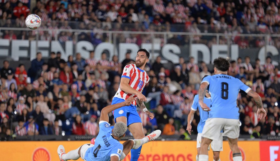 imagen de El peor Uruguay de la Eliminatoria perdió 2-0 con Paraguay y quedó quinto en la tabla