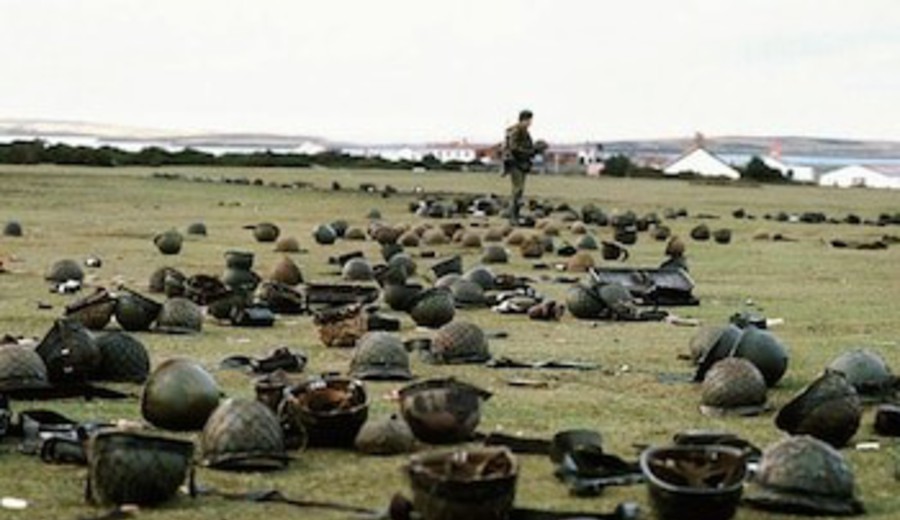 imagen de Últimas horas de la Guerra de Malvinas: la resistencia argentina y el caso del subteniente que murió aferrado a su fusil