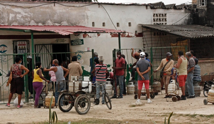 imagen de "Al menos podemos vivir como una persona": El colapso económico en Cuba desata un éxodo sin precedentes hacia Brasil