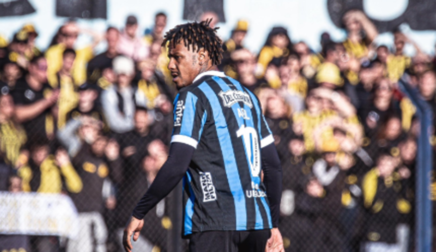 imagen de Liverpool, en final muy polémico, venció 3-2 a Peñarol y quedó segundo en la Anual