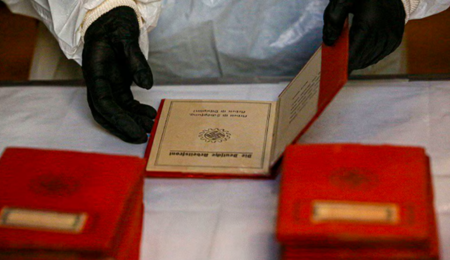 imagen de Continúa el análisis de las cajas nazis encontradas: la Corte Suprema relevó más de 5000 libretas rojas y carnets