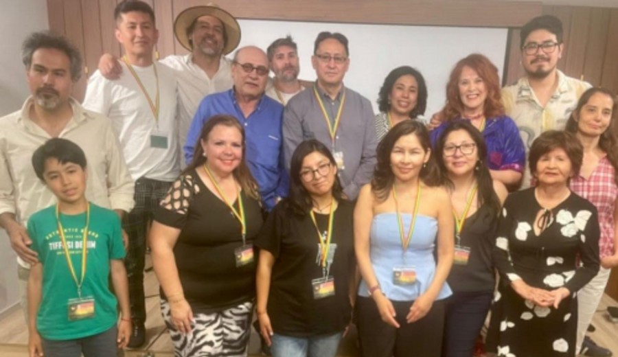 imagen de Encuentro de Escritores Bolivianos y el espejo. Javier C. Claure