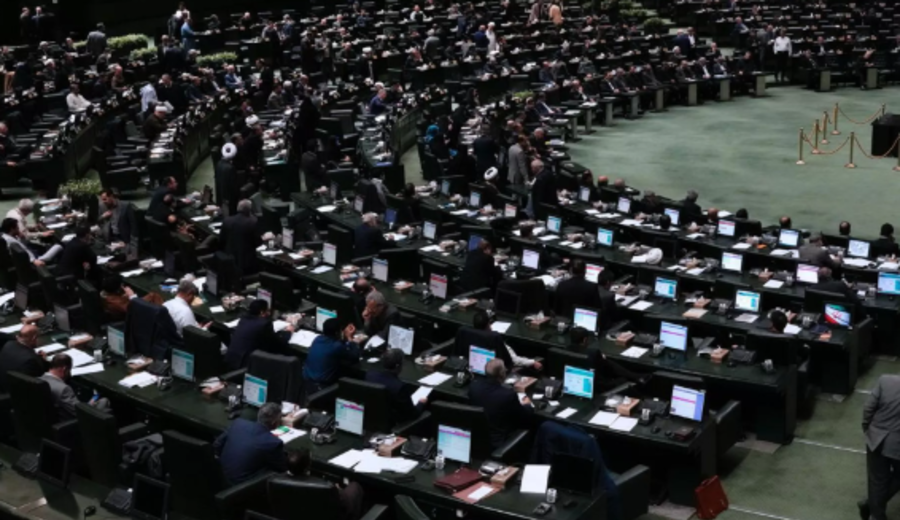 imagen de El Parlamento iraní aprueba un proyecto de ley para suspender la cooperación con el OIEA
