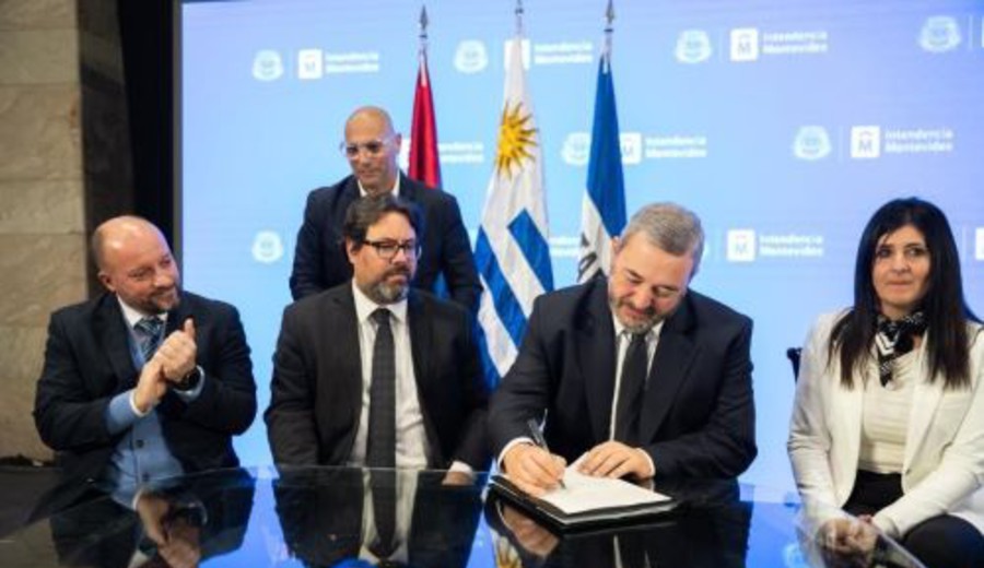 imagen de Mario Bergara asumió como intendente de Montevideo