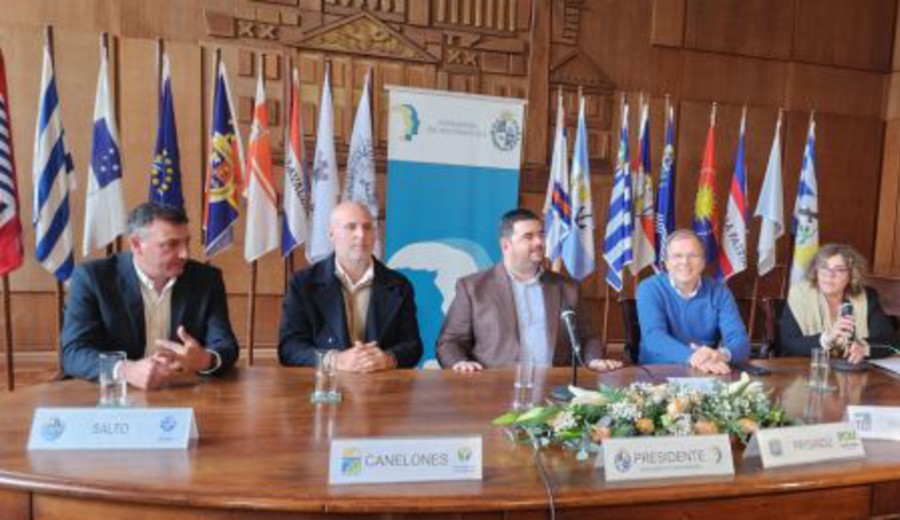 imagen de Nicolás Olivera asume la presidencia del Congreso de Intendentes