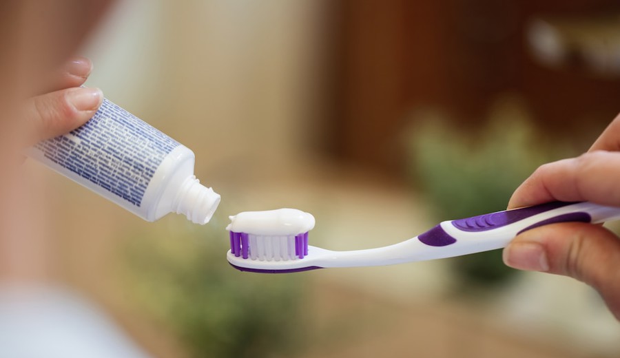 imagen de Argentina prohibió la crema dental anti-caries con fluor Colgate Total Clean Mint tras reportar efectos adversos