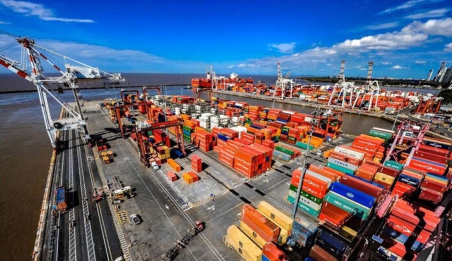 imagen de Argentina: Empresas cierran fábricas, traen importaciones de China y mudan la producción a Brasil