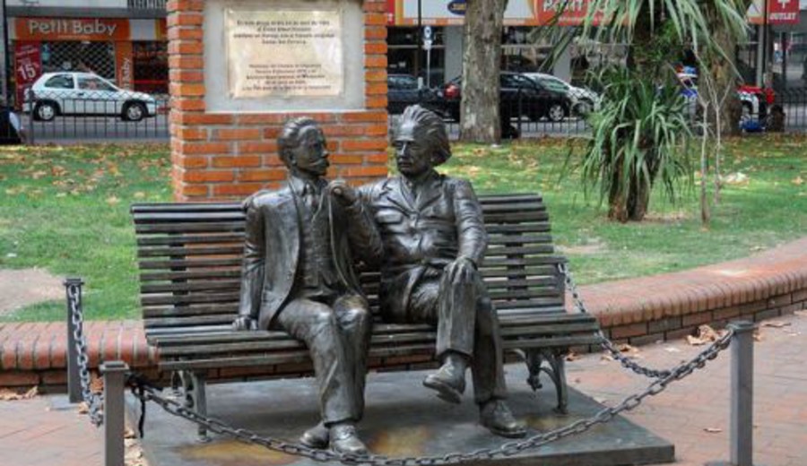 imagen de Roban el brazo de Einstein de escultura con Vaz Ferreira