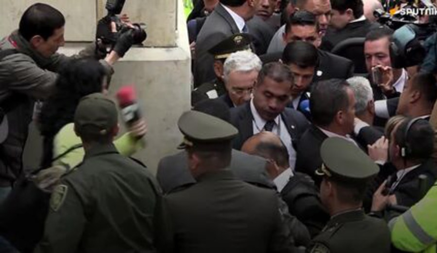 imagen de Expresidente colombiano Uribe sentenciado a 12 años de prisión domiciliaria
