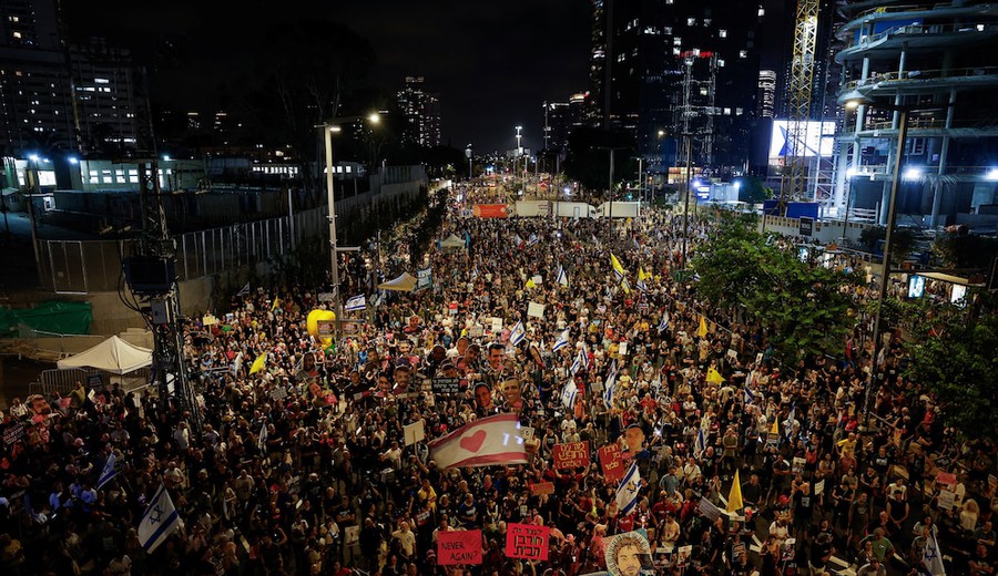 imagen de Masiva protesta exige la liberación de los rehenes israelíes tras los escalofriantes videos difundidos por Hamas