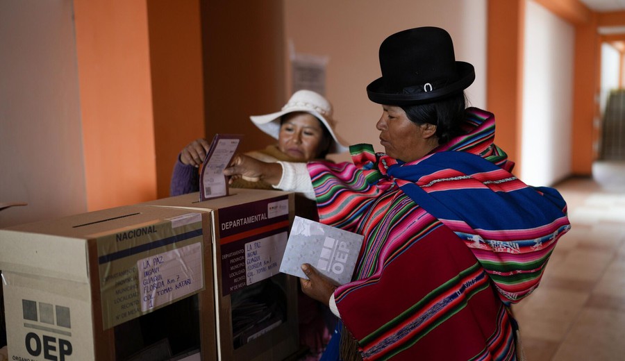 imagen de Bolivia: Últimas encuestas prevén segunda vuelta entre dos candidatos presidenciales de derecha