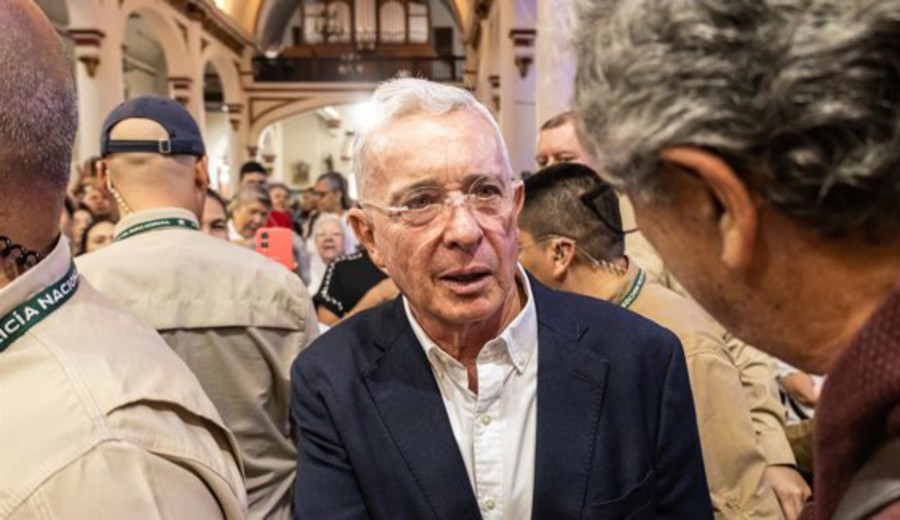 imagen de El Tribunal Superior de Bogotá ordena la libertad inmediata del expresidente colombiano Uribe