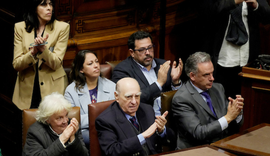 imagen de Asamblea General sesionó en forma extraordinaria por los 100 años del Palacio Legislativo