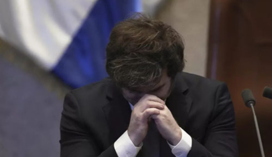 imagen de "Daño autoinfligido": presunta corrupción en el Gobierno genera ruido financiero en Argentina