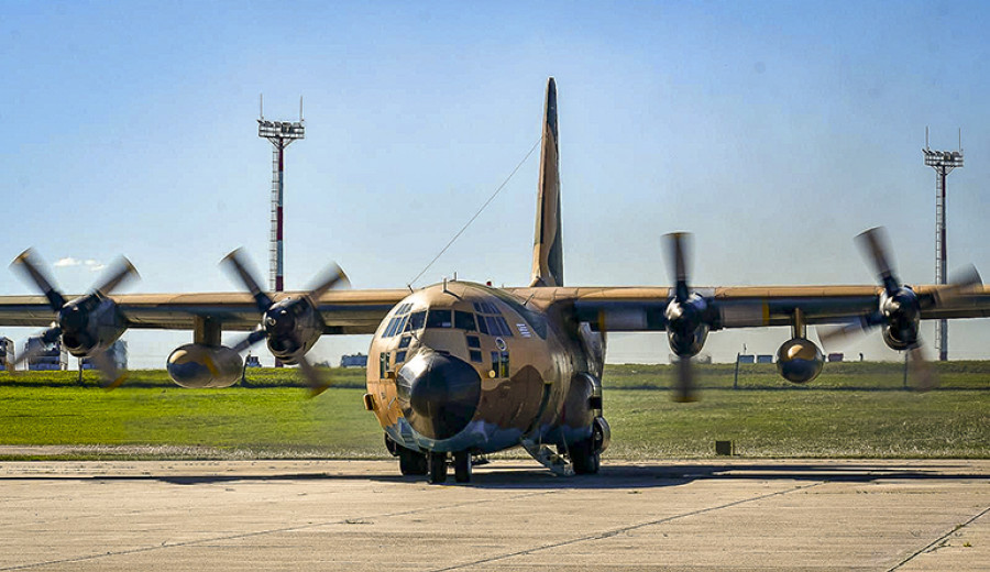 imagen de Chile: Enaer recibe a un Hercules uruguayo para mantenimiento mayor y repintado en gris de superioridad aérea