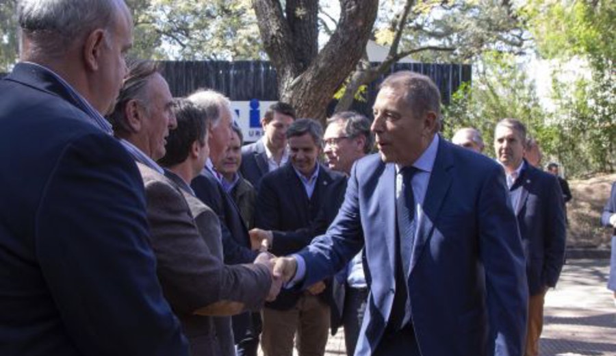 imagen de Equipo económico, encabezado por Oddone, se reunió con autoridades de la Asociación Rural