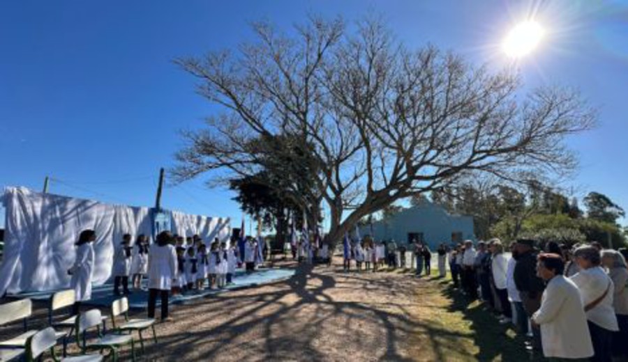 imagen de Escuela Rural de Barrancas Coloradas de Canelones,  cumplió 130 años