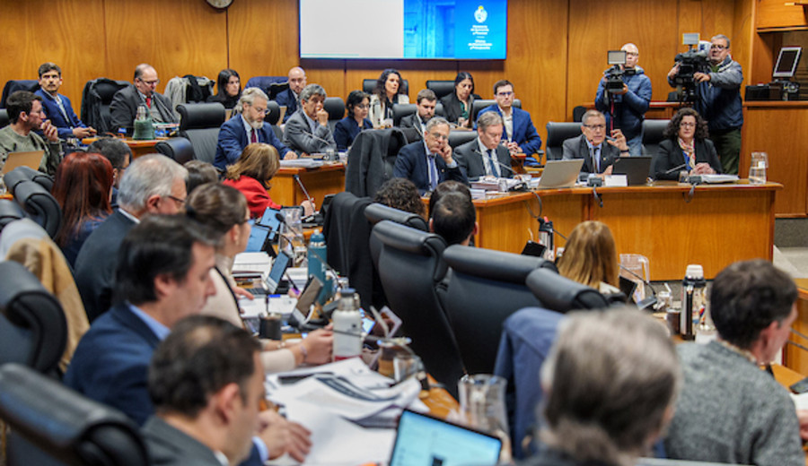 imagen de Diputados del FA y PN votaron en general los 713 artículos y aprobaron proyecto de Presupuesto