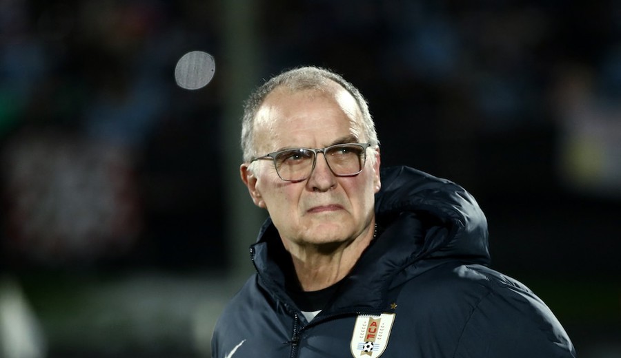 imagen de Una nueva locura de Marcelo Bielsa en Uruguay: la dura consecuencia que sufrirá por su llamativa lista de convocados