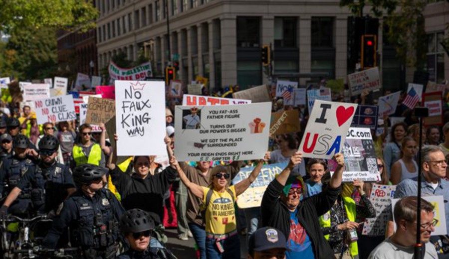 imagen de "Sin Reyes”: Millones de manifestantes protestan contra Trump en las principales ciudades de EEUU
