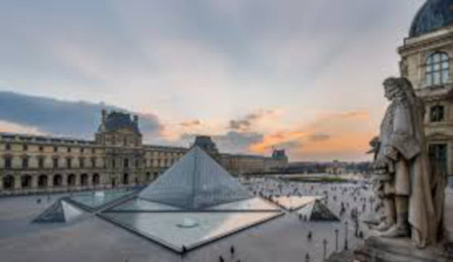 imagen de Robaron ocho joyas “de valor incalculable” en el Louvre, que cerró “por razones excepcionales”