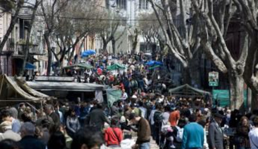 imagen de Montevideo celebra los 155 años de la feria Tristán Narvaja