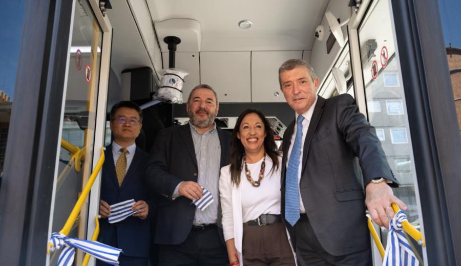 imagen de Cardona reafirmó compromiso de llegar al 2030 con el 50% de la flota de buses públicos eléctricos