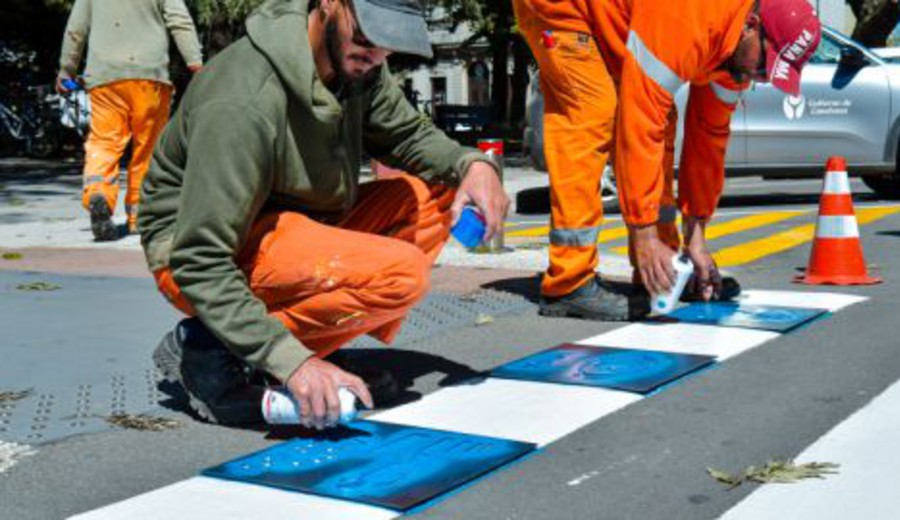 imagen de Canelones cuenta con nueva señalización especial en cruces peatonales para más inclusión y seguridad vial