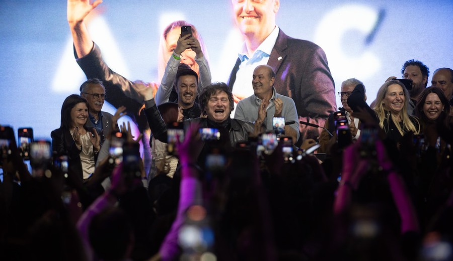 imagen de Categórico triunfo de La Libertad Avanza: gana en la provincia de Bs As y obtiene más del 40% de votos en todo el país