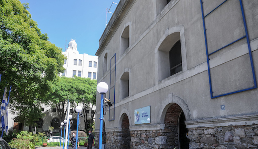 imagen de El BCRA flexibiliza el cepo para viajes al exterior y Uruguay sigue de cerca el efecto sobre el turismo argentino