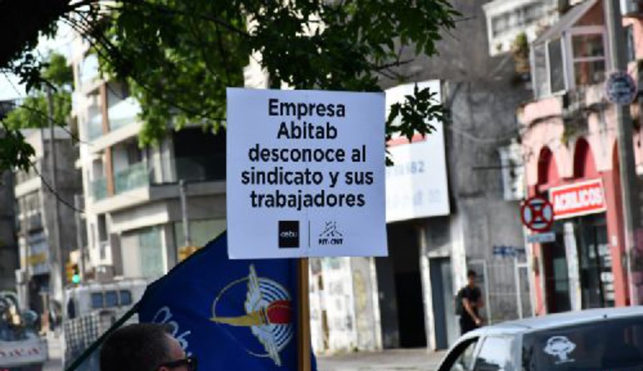 imagen de AEBU expuso conflicto con Abitab