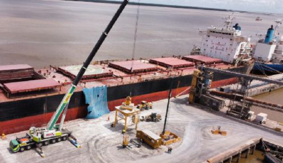 imagen de Panamax operó con grúas de tierra en el puerto de la ANP Palmira