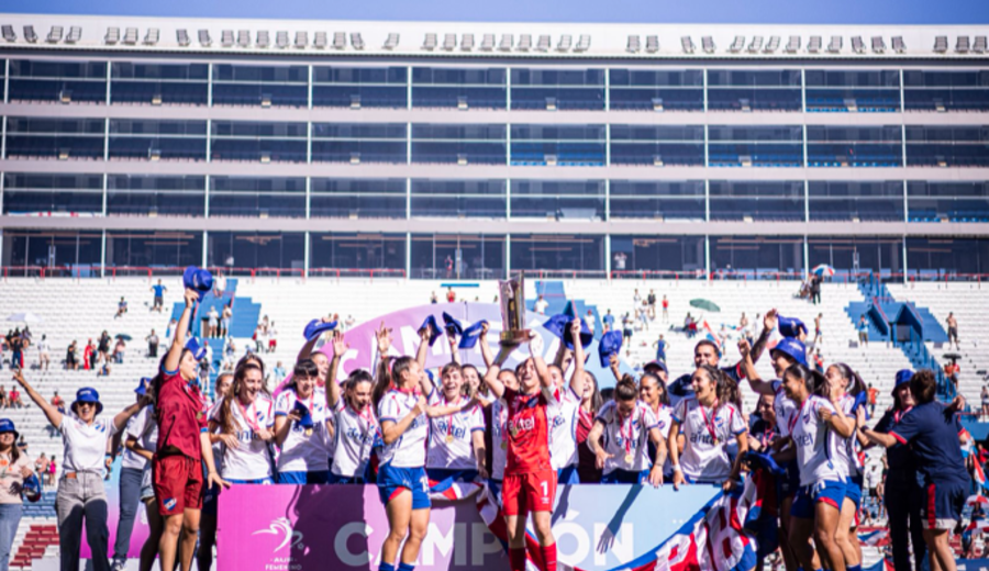 imagen de Fútbol femenino: Nacional venció 1-0 a Peñarol y se consagró bicampeón