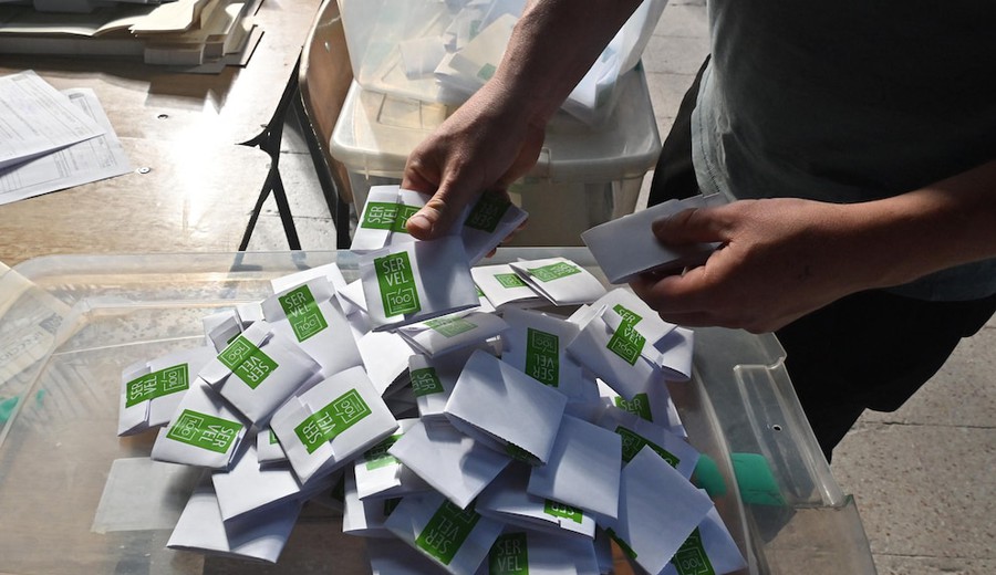 imagen de Elecciones en Chile: cerraron los comicios en todo el país y comienza el conteo de votos